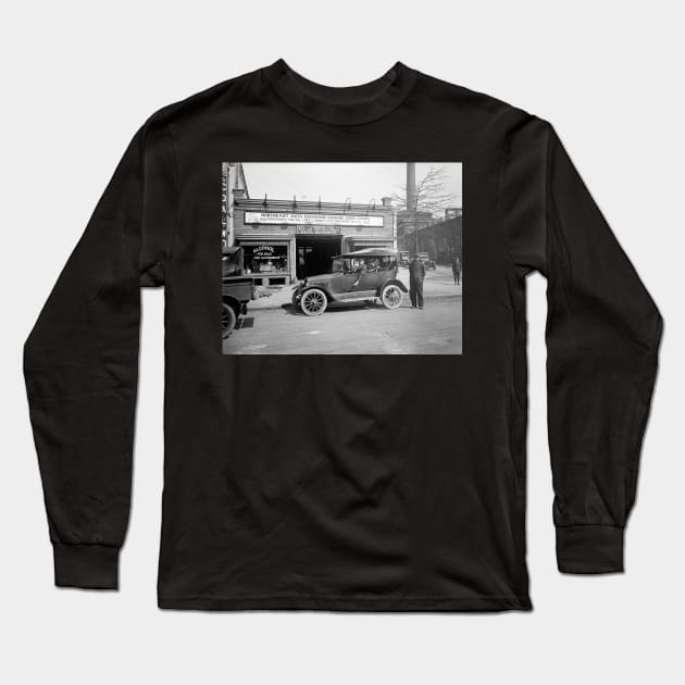 North East Auto Exchange, 1926. Vintage Photo Long Sleeve T-Shirt by historyphoto